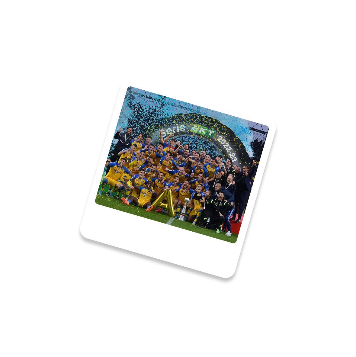 Polaroid della squadra del Frosinone Calcio in festa